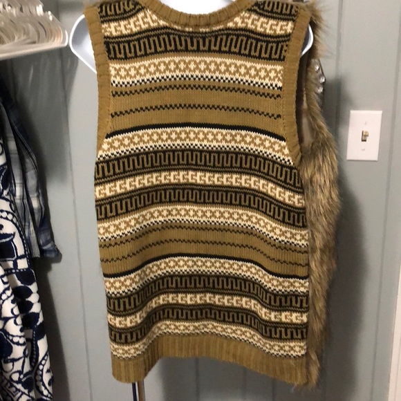 Xhilaration brown fuzzy vest size large - Picture 3 of 4